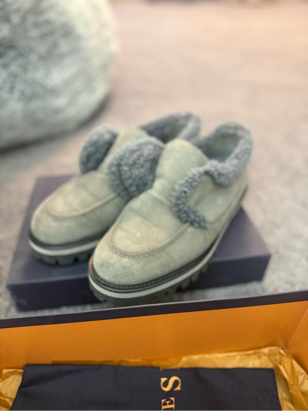 Le silla suede Shearling-Trim Slip-On Loafers in Sage Green
